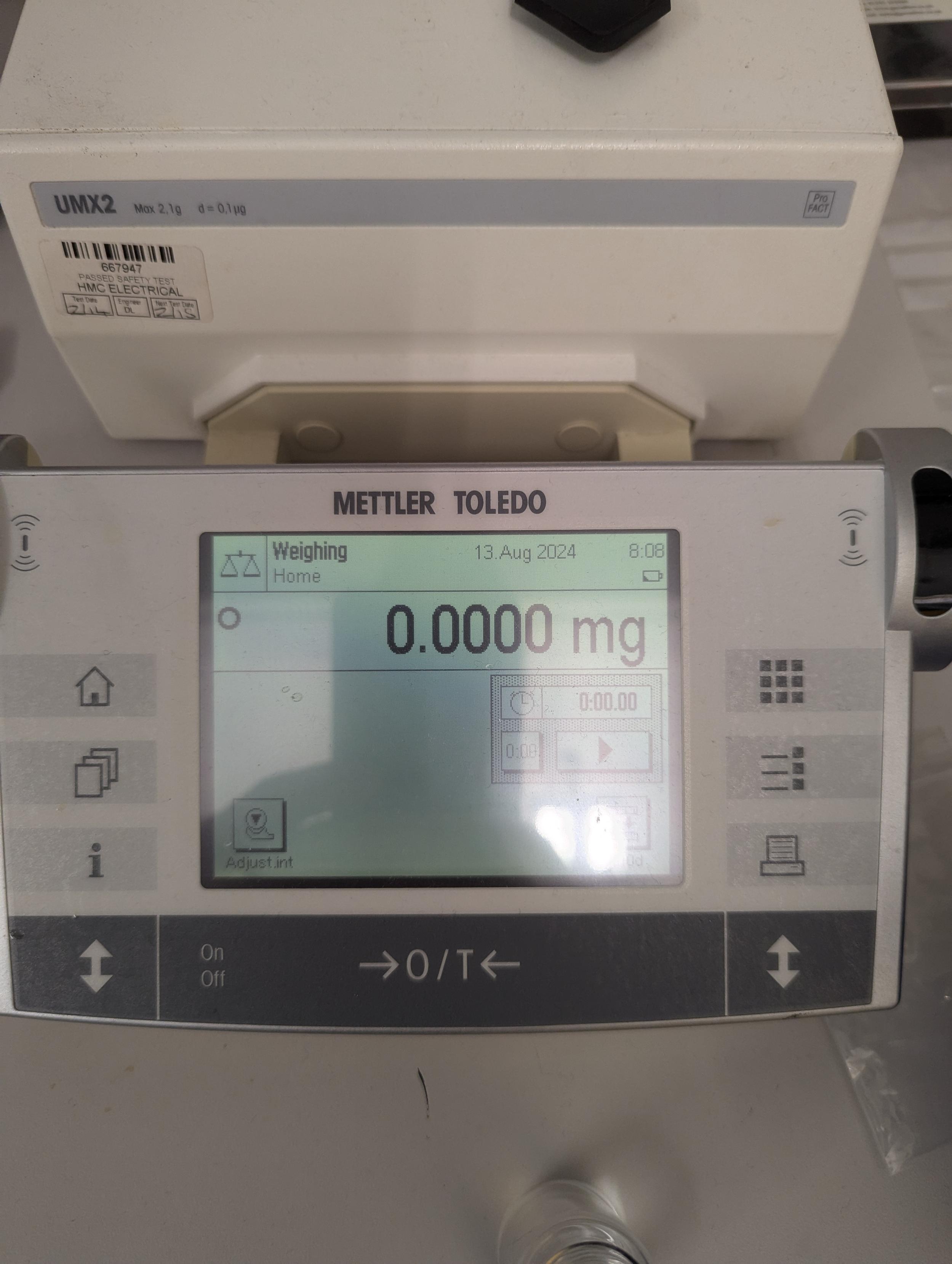 The display part of METTLER TOLEDO many digit balance. It is reading all zeros. 